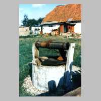 106-1114 Im Jahre 1992. Alter Brunnen auf dem Anwesen Adomeit.jpg